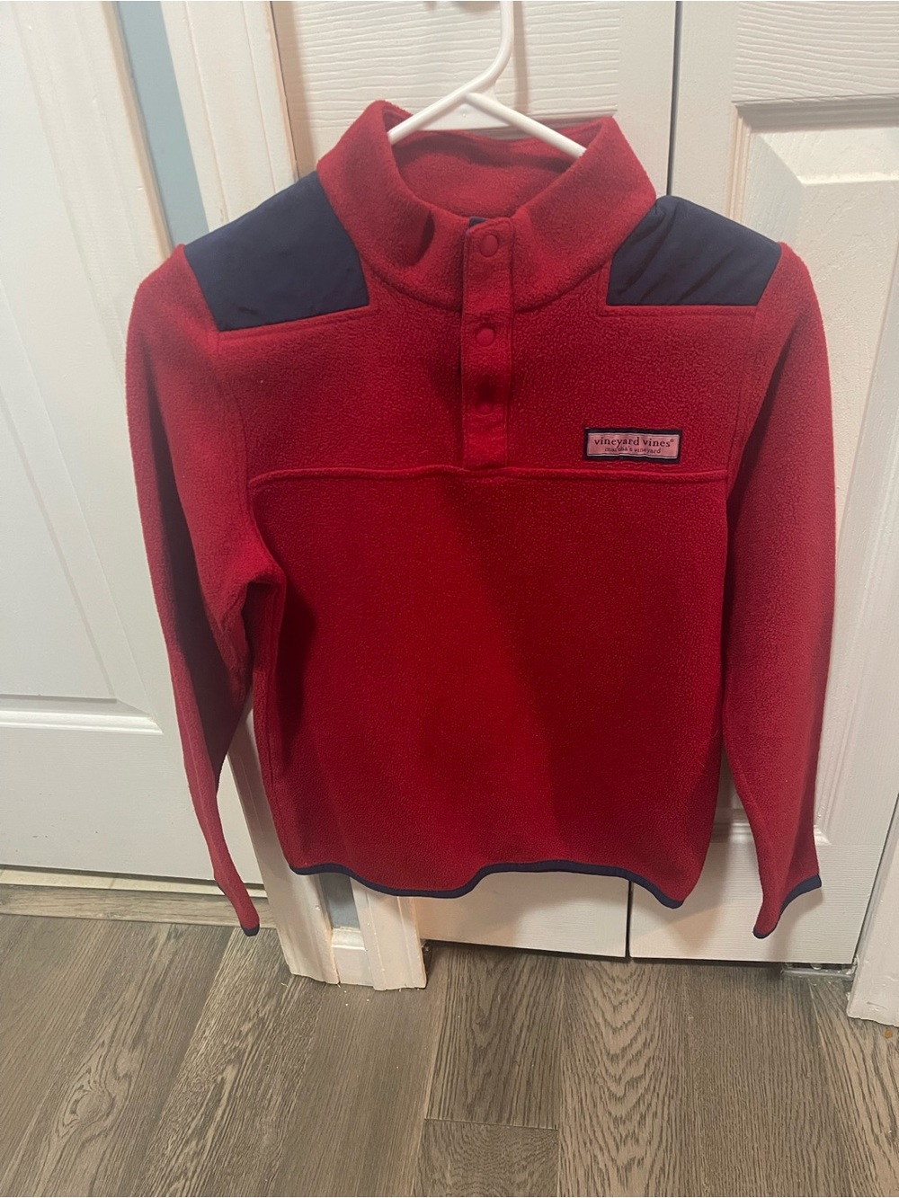 Vineyard Vines Kids Red Fleece Pullover with Navy Shoulder Panels. EUC